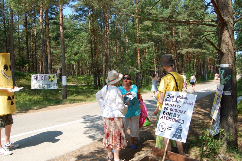 Akcja ulotkowa przy plazy - Białogóra