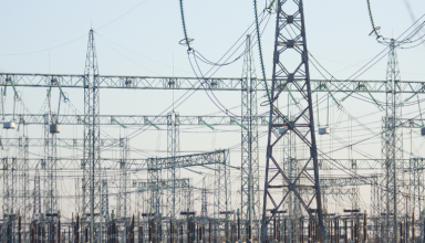 51 mld zł zielonych inwestycji utknęło w sieci. Polska transformacja energetyczna stoi w kolejce